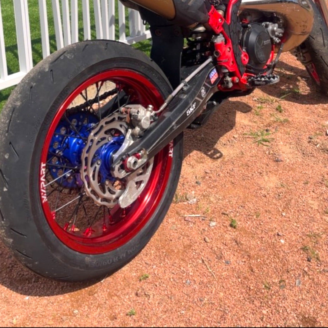 Comment choisir la largeur de ses jantes Supermotard selon les pneus ?