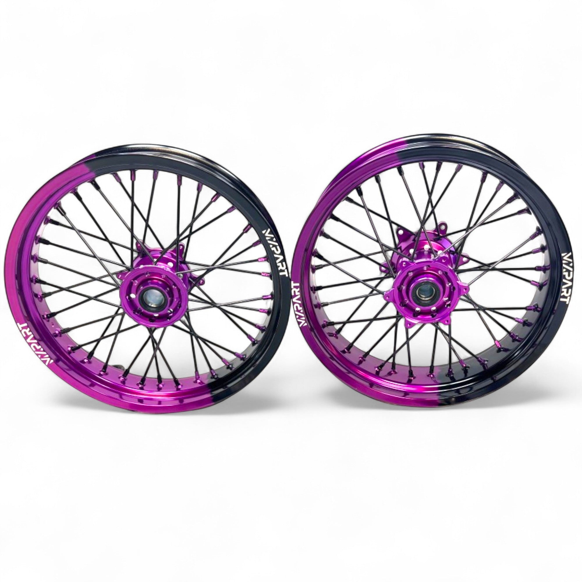 Jantes Supermotard MXPART avec finition dégradée bleu et rouge, montées avec moyeux CNC et rayons renforcés